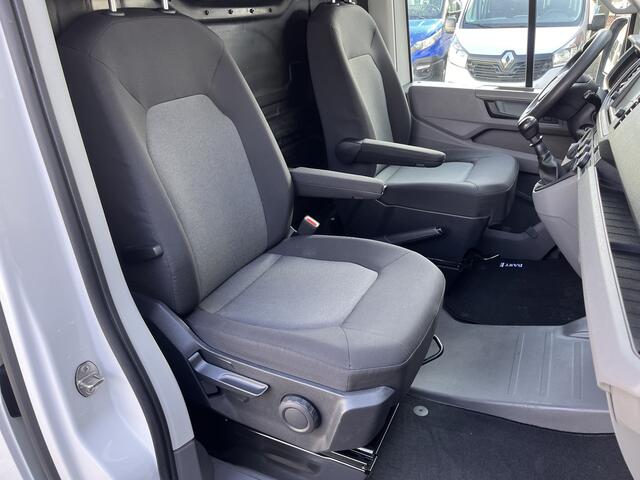 Volkswagen CRAFTER 35 2.0 TDI L3H3 oud L2H2 Airco Cruise control Trekhaak 3000kg Kastinrichting Omvormer Standkachel werkplaats Navigatiesysteem Telefoonverbinding 2-Persoons Camera