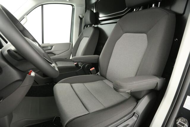 Volkswagen CRAFTER 2.0 TDI DSG HIGHLINE EXCLUSIVE L3H3 | FACELIFT MODEL | BPM VRIJ | NIEUW 3000KG TREKHAAK VIRTUAL ADAPTIVE CRUISE LED 140PK CARPLAY 17"LMV