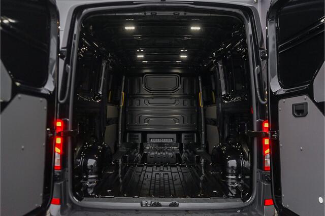 Volkswagen CRAFTER 35 2.0 TDI L3H2 ACC Dubbel Schuifdeur BPM Vrij Facelift LED