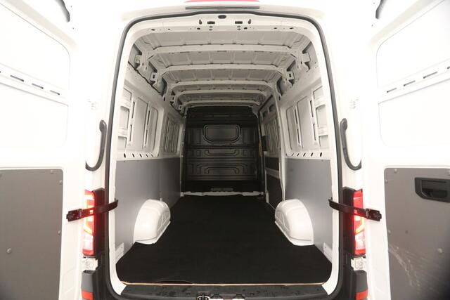 Volkswagen CRAFTER 30 2.0 TDI L3H3 140PK Airco Cruise Parkeersensoren 3 Persoons Elektrpakket
