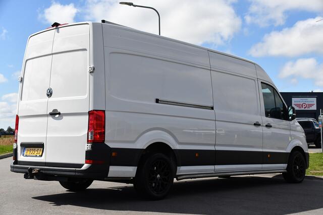 Volkswagen CRAFTER 35 2.0 TDI L4H3 Black & White Edition Highline Camera, Cruise, 177PK, Carplay, Stoelverwarming, LED, 2 x Schuifdeur, Automaat, Sensoren, Trekhaak, Uniek!