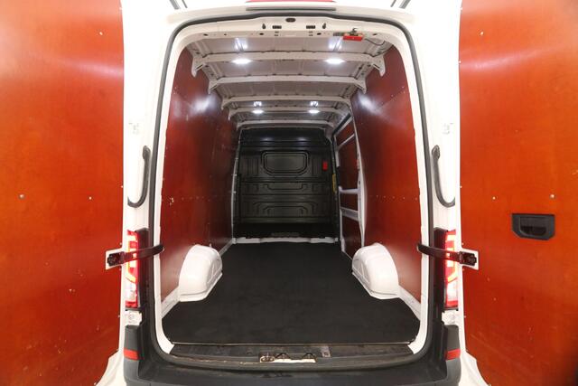 Volkswagen CRAFTER 35 2.0 TDI L3H3 140PK | 3000KG Trekgew. Airco Cruise Carplay Navigatie PDC Imperiaal Elektrpakket