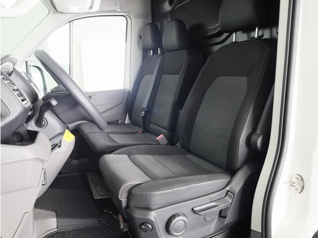 Volkswagen CRAFTER 35 2.0 TDI L3H3 EURO VI 140 pk Automaat (DSG) | Verlengde garantie | Navigatie | Parkeersensoren (Zijflankbescherming) | Achteruitrijcamera | Cruise control | 2 zitplaatsen rechtsvoor |