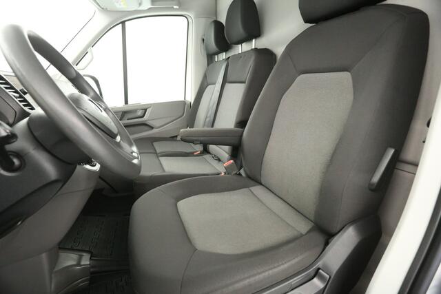 Volkswagen CRAFTER 30 2.0 TDI L3H2 177PK 3000KG Trekgew. Automaat DSG Airco Cruise Carplay 2xSchuifdeur Navi 3 Pers Trekhaak