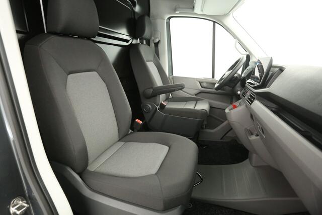 Volkswagen CRAFTER 2.0 TDI DSG HIGHLINE EXCLUSIVE L3H3 | FACELIFT MODEL | BPM VRIJ | NIEUW 3000KG TREKHAAK VIRTUAL ADAPTIVE CRUISE LED 140PK CARPLAY 17"LMV