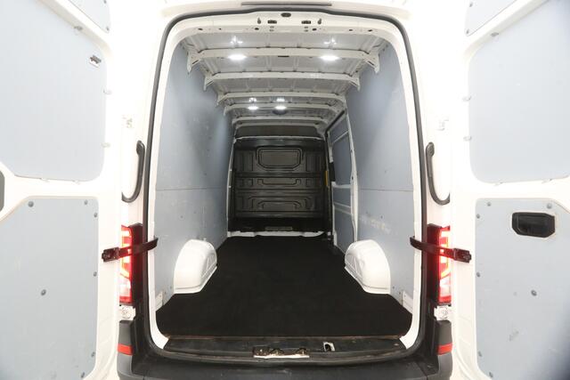 Volkswagen CRAFTER 35 2.0 TDI L3H3 | 140PK | 3000KG Trekgew. Trekhaak | Airco Cruise 3 Persoons Imperiaal