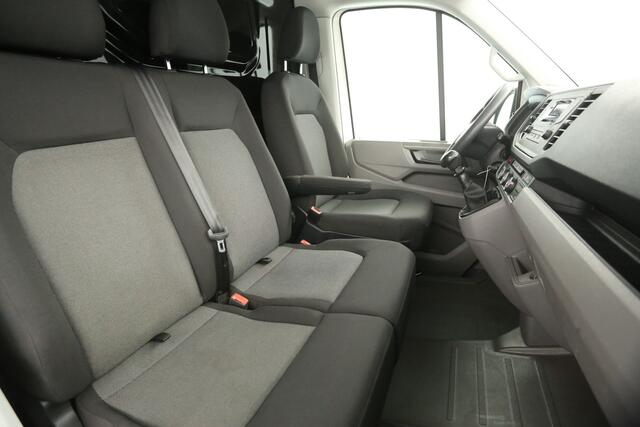 Volkswagen CRAFTER 35 2.0 TDI L3H3 | 140PK | 3000KG Trekgew. Trekhaak | Airco Cruise 3 Persoons Imperiaal