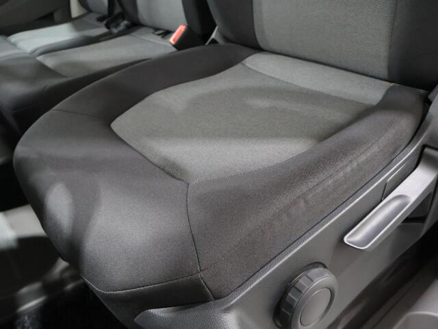 Volkswagen CRAFTER 30 2.0 TDI L3H3 Comfortline | 140 PK | Navigatiesysteem Apple Carplay / Android Auto DAB+ | Airco | Cruise Controle | Comfortstoel Plus + Bijrijdersbank opklapbaar | Voorruit Verwarmbaar | Parkeersensoren V+A | Trekhaak