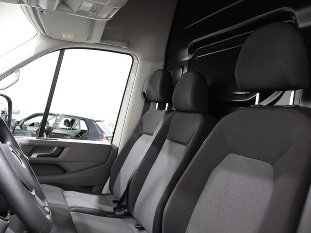 Volkswagen CRAFTER 30 2.0 TDI L3H3 Comfortline | 140 PK | Navigatiesysteem Apple Carplay / Android Auto DAB+ | Airco | Cruise Controle | Comfortstoel Plus + Bijrijdersbank opklapbaar | Voorruit Verwarmbaar | Parkeersensoren V+A | Trekhaak