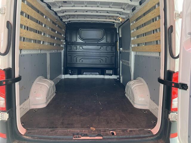 Volkswagen CRAFTER 35 2.0 TDI 102pk L3H3 Highline · Camera · Apple/Android Car Play · Cruise Control · Trekhaak · Betimmering · Navigatie · All Season Banden · Garantie t/m 26-04-2027 of 100.000km