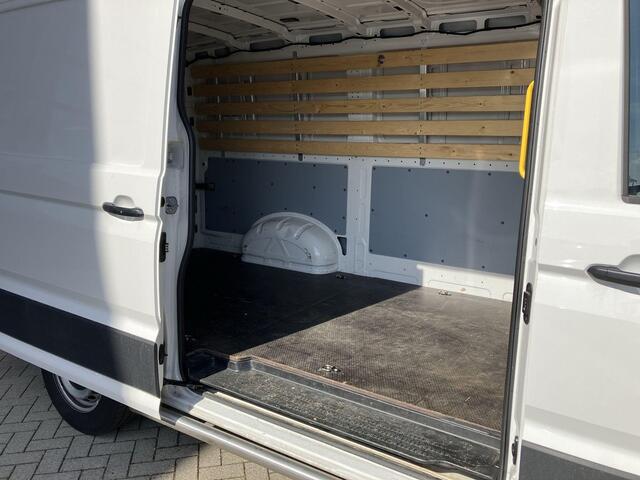 Volkswagen CRAFTER 35 2.0 TDI 102pk L3H3 Highline · Camera · Apple/Android Car Play · Cruise Control · Trekhaak · Betimmering · Navigatie · All Season Banden · Garantie t/m 26-04-2027 of 100.000km