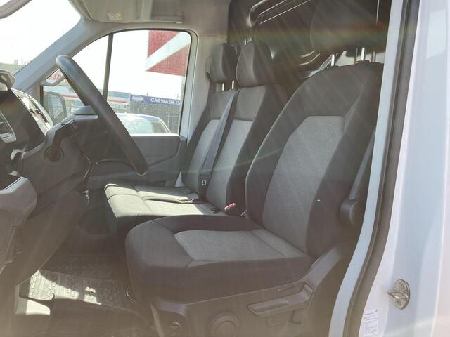 Volkswagen CRAFTER 35 2.0 TDI 102pk L3H3 Highline · Camera · Apple/Android Car Play · Cruise Control · Trekhaak · Betimmering · Navigatie · All Season Banden · Garantie t/m 26-04-2027 of 100.000km