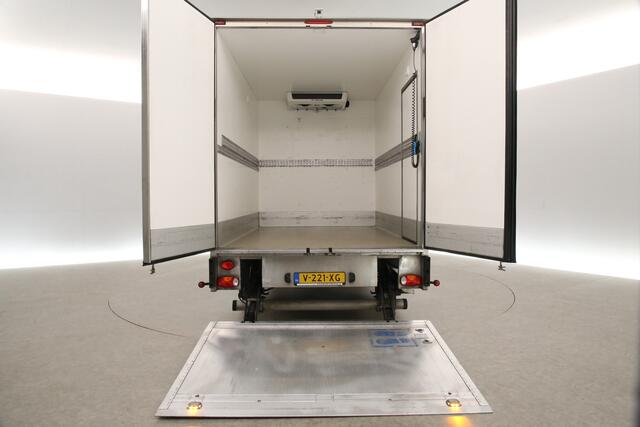 Volkswagen CRAFTER 35 2.0 TDI Bakwagen | NACHTKOELING | 141PK DSG Automaat Koelwagen Laadklep Laadbak Zijdeur Koelauto Airco Cruise Navi 3 Persoons