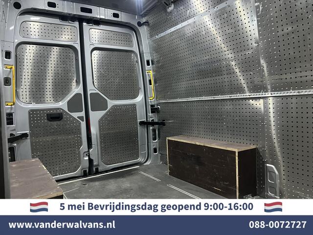 Volkswagen CRAFTER 2.0 TDI 141pk L3H3 L2H2 Euro6 Airco | Camera | Apple Carplay | Android Auto | Cruisecontrol Parkeersensoren, Bijrijdersbank