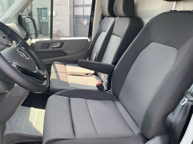 Volkswagen CRAFTER 35 2.0 TDI L3H3 Exclusive | Hero Uitvoering | Airco | 18"lm velgen | 3 zits | dakspoiler | Zonneklep | Trekhaak | Led koplampen | multifunctioneel stuurwiel |
