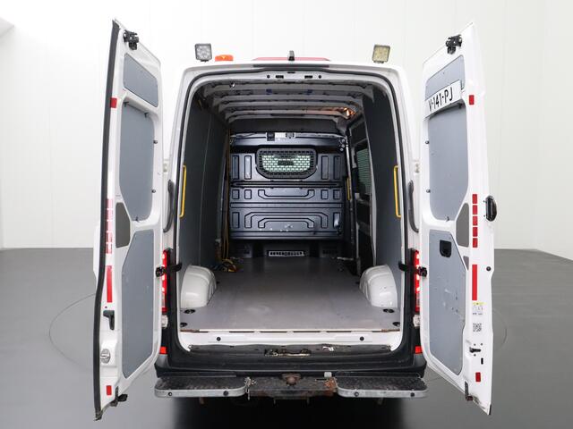 Volkswagen CRAFTER 2.0TDI 140PK L3H3 Highline | Trekhaak 3000Kg | Airco | Camera | Betimmering