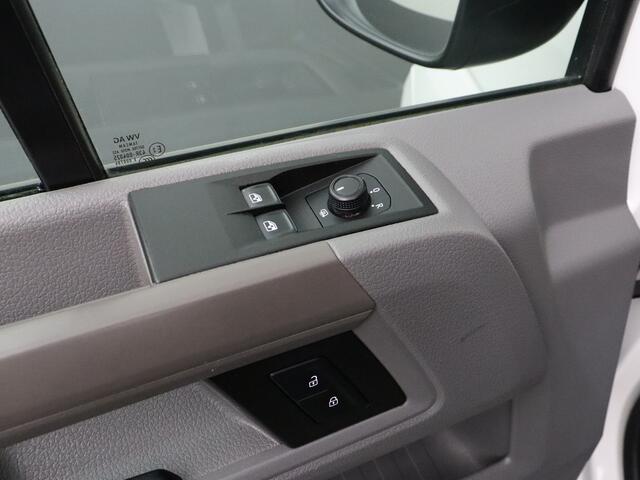 Volkswagen CRAFTER 2.0TDI 140PK L3H3 Highline | Trekhaak 3000Kg | Airco | Camera | Betimmering