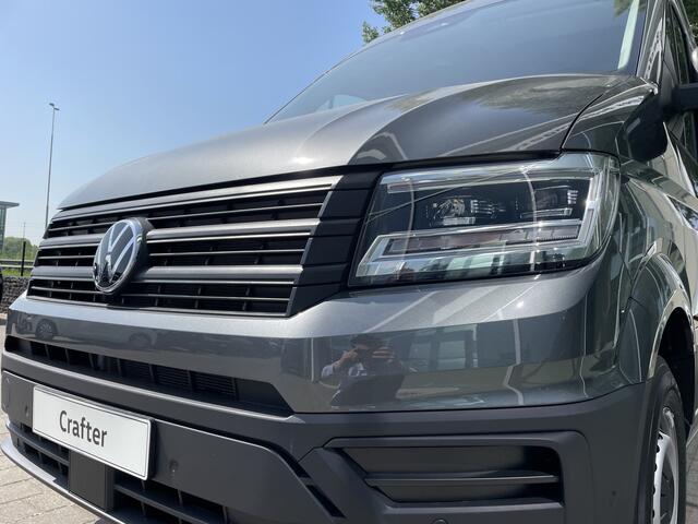 Volkswagen CRAFTER 35 2.0 TDI L3H3 Highline 140 Pk Automaat | Trekhaakvoorbereiding | App-Connect | 3 Zits