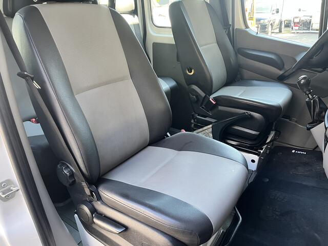 Volkswagen CRAFTER 50 2.0 TDI DC 164PK Kipper Airco Cruise controle Navigatiesysteem Trekhaak 3500kg Houtsnippers Boomverzorging Groenaval Snipperauto 6-persoons Gereedschapskist 1e eigenaar ex Gemeente open laadbak