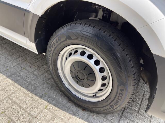 Volkswagen CRAFTER 35 2.0 TDI 140pk L3H3 ( voorheen L2H2 ) Comfortline / vaste prijs rijklaar ¤ 20.950 ex btw / Sortimo ingerichte laadruimte met Victron omvormer / airco / cruise / navi / camera / trekhaak !