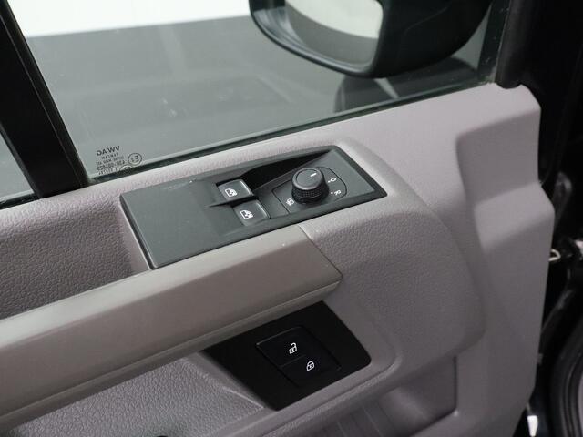 Volkswagen CRAFTER 2.0TDI 140PK L3H3 | 3000Kg Trekhaak Afneembaar | Camera | Airco | Betimmering | 3-Persoons