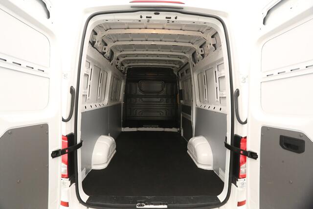 Volkswagen CRAFTER 30 2.0 TDI L3H3 | BPM VRIJ | 140PK Airco Carplay Cruise 17"LMV Navigatie PDC 3 Persoons Zonneklep