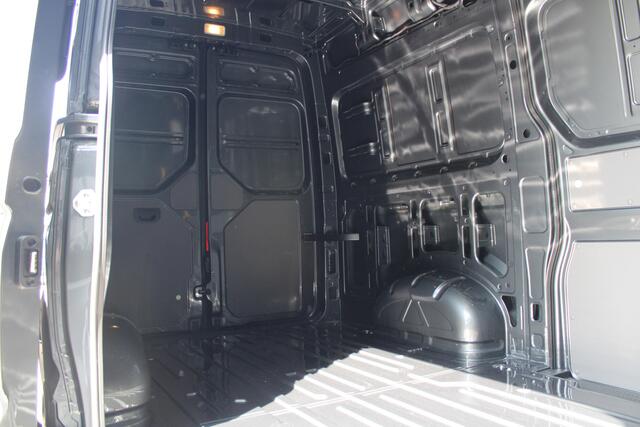 Volkswagen CRAFTER 35 2.0 TDI L3H3 177pk - Facelift - 2x Schuifdeur - Navigatie - LED - Geveerde stoel - Virtual cockpit - Camera - Trekhaak - Stoelverwarming - Rijklaar