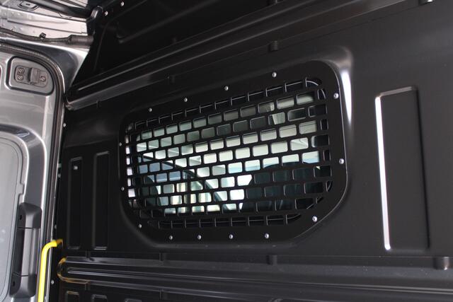 Volkswagen CRAFTER 35 2.0 TDI L3H3 177pk - Facelift - 2x Schuifdeur - Navigatie - LED - Geveerde stoel - Virtual cockpit - Camera - Trekhaak - Stoelverwarming - Rijklaar