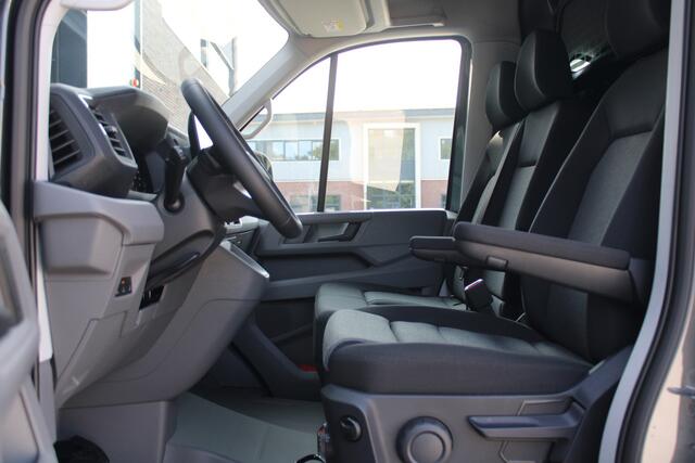 Volkswagen CRAFTER 35 2.0 TDI L3H3 177pk - Facelift - 2x Schuifdeur - Navigatie - LED - Geveerde stoel - Virtual cockpit - Camera - Trekhaak - Stoelverwarming - Rijklaar