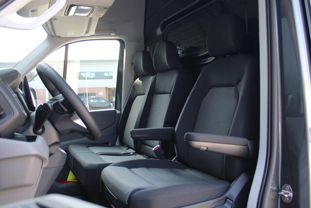Volkswagen CRAFTER 35 2.0 TDI L3H3 177pk - Facelift - 2x Schuifdeur - Navigatie - LED - Geveerde stoel - Virtual cockpit - Camera - Trekhaak - Stoelverwarming - Rijklaar