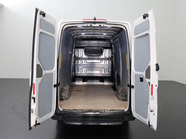 Volkswagen CRAFTER 2.0TDI L3H3 | Navigatie | Camera | Airco | Cruise | 3-Persoons