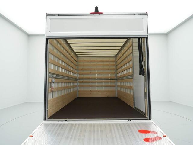 Volkswagen CRAFTER 2.0 TDI 130kW 177PK GVW 3.5T L4 Highline Bakwagen AUT BPM vrij! Operational Lease vanaf ¤ 990,-