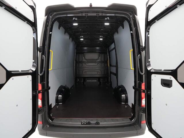 Volkswagen CRAFTER 2.0 TDI 130kW 177PK L3H3 Exclusive Hero Edition AUT rijdende demo, kilometerstand loopt op