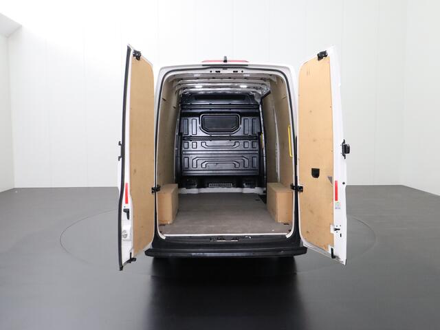 Volkswagen CRAFTER 2.0TDI 140PK DSG Automaat L3H3 | Camera | 3-Persoons | Betimmering | Airco | Cruise