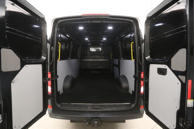 Volkswagen CRAFTER 30 2.0 TDI L3H2 141PK 3000KG Trekgew. Trekhaak Airco Carplay LED Navi 3 Persoons PDC