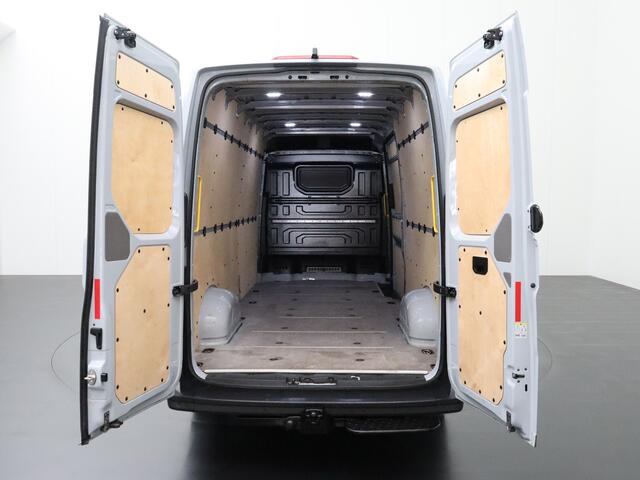 Volkswagen CRAFTER 2.0TDi 177PK DSG Automaat L4H3 Maxi | Led | Trekhaak 3000KG ! | Airco | Camera | Cruise | Betimmering | 3-Persoons