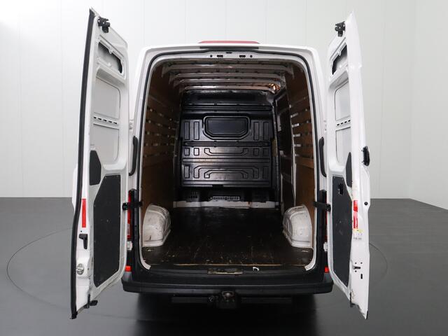 Volkswagen CRAFTER 2.0TDI L3H3 Highline | Trekhaak | Navigatie | Airco | Cruise | Parkpilot | Betimmering