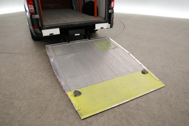 Volkswagen CRAFTER 35 2.0 TDI L3H3 | Elektrische Laadklep | Airco | Camera | Cruise | Carplay | Parkeersensoren