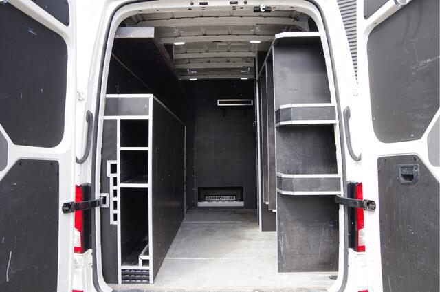 Volkswagen CRAFTER 35 2.0 TDI L3H3 177PK AUT. LEDER, VANSTEP TREKHAAK, ZONNEKLEP, CAMERA, NAVI, CARPLAY, CRUISE, AIRCO