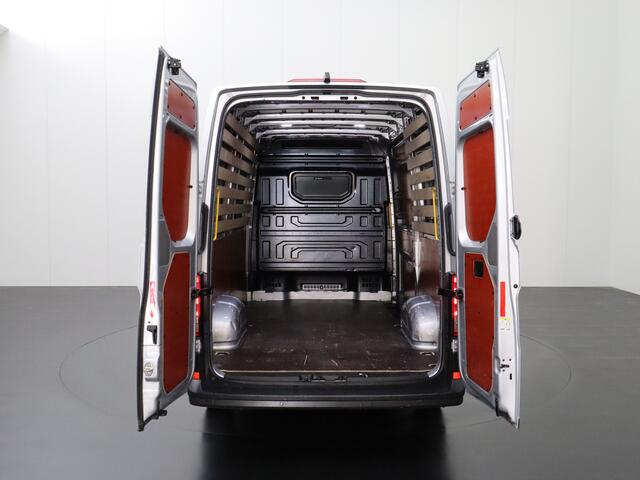 Volkswagen CRAFTER 2.0TDI L3H3 Highline | Navigatie | Camera | Airco | 3-Persoons | Betimmering