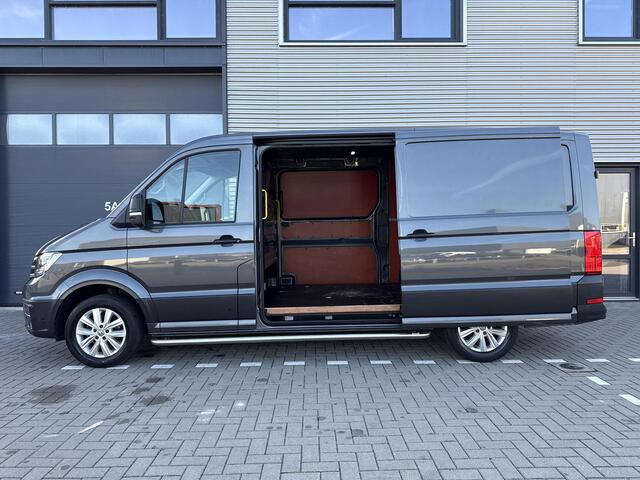 Volkswagen CRAFTER 35 2.0 TDI L3H2 Highline 177PK ?Automaat ?Full LED ?Navigatie ?Airco ?Adapt. Cruise ?Camera ?Massagestoel ?Parkeersensoren ?Dubbele Schuifdeur ?Trekhaak