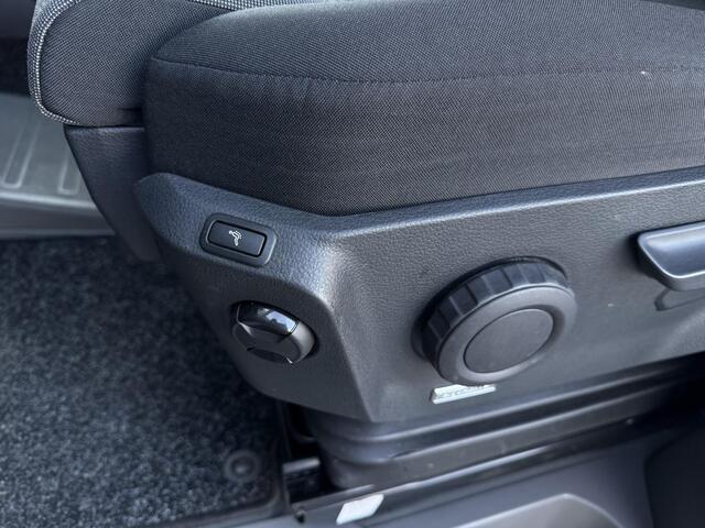 Volkswagen CRAFTER 35 2.0 TDI L3H2 Highline 177PK ?Automaat ?Full LED ?Navigatie ?Airco ?Adapt. Cruise ?Camera ?Massagestoel ?Parkeersensoren ?Dubbele Schuifdeur ?Trekhaak