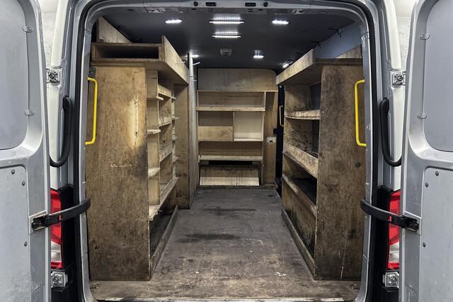 Volkswagen CRAFTER 35 2.0 TDI 177 PK L3H2 Highline | Dubbele schuifdeur | Led | Camera | Parkeersensoren | Trekhaak | Navigatie | Airco