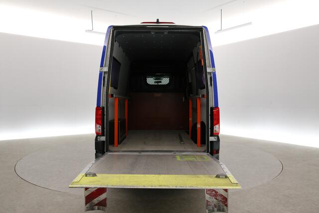 Volkswagen CRAFTER 35 2.0 TDI 140PK L3H3 | Laadklep | Camera | Carplay | Cruise | Airco | Parkeersens.