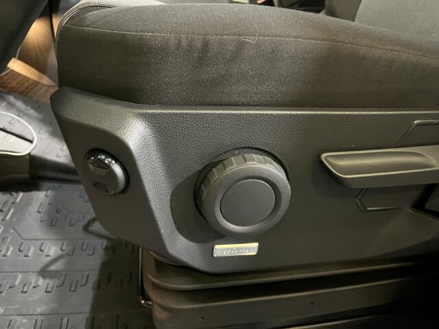 Volkswagen CRAFTER 35 2.0 TDI L3H3 Highline / AUTOMAAT/ GARANTIE TM 05-2028/ 140 PK/ TREKHAAK/ 3 PERSOONS/ CAMERA/ PARK. SENSOREN/ ERGO COMFORT/ LED/ PARK. ASSIST/ VOORRUIT VERWARM./ ADAPT. CRUISE/ APP CONNECT/ NAVI/ AIRCO/ DAB/ 17" LM