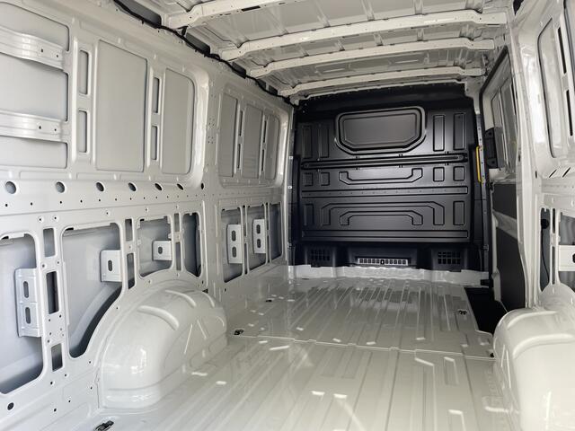 Volkswagen CRAFTER 30 2.0 TDI L3H2 Highline 140pk Auto | Camera | App connect