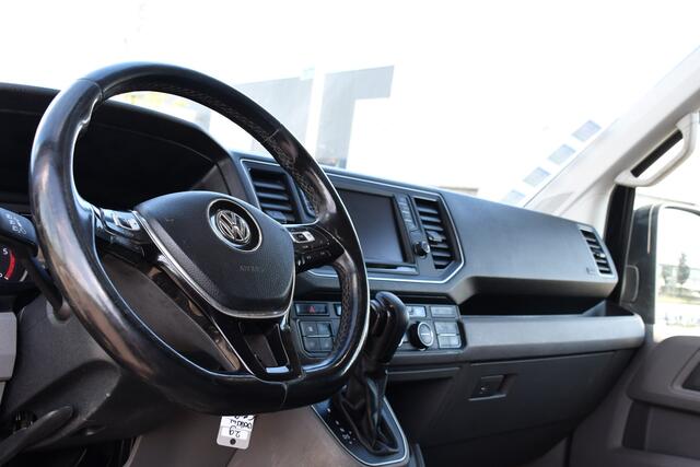 Volkswagen CRAFTER 35 2.0 TDI L3H3 Black Edition Highline Adaptieve Cruise, Camera, Carplay, Clima, Stoelverwarming, Automaat, Sensoren, Trekhaak, LED, Uniek!