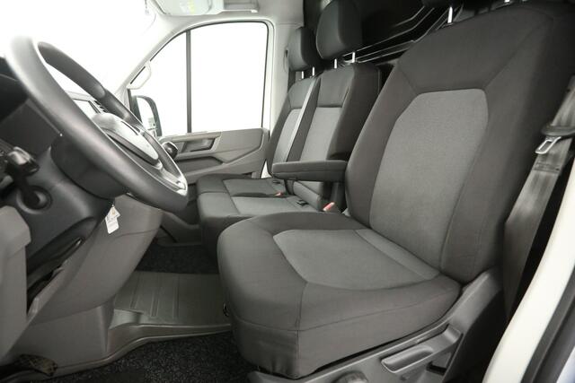 Volkswagen CRAFTER 35 2.0 TDI L3H3 | 140PK | 3000kg Trekhaak | Airco | Cruise | 3-Zits | Camera | Carplay | Parkeersens.
