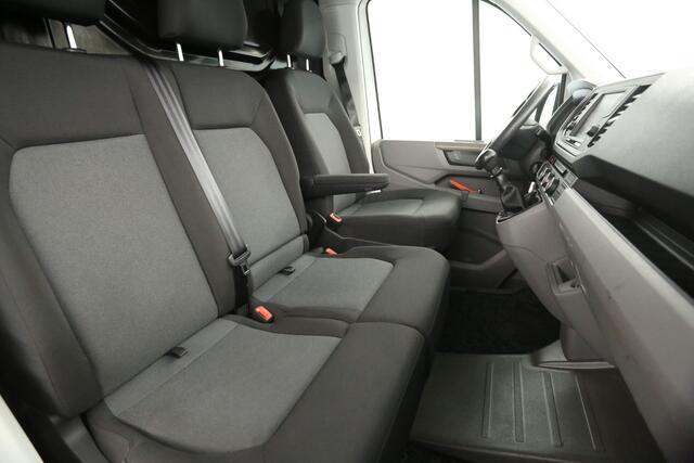 Volkswagen CRAFTER 35 2.0 TDI L3H3 | 140PK | 3000kg Trekhaak | Airco | Cruise | 3-Zits | Camera | Carplay | Parkeersens.