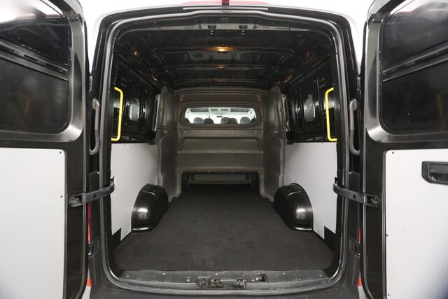 Volkswagen CRAFTER 35 2.0 TDI L3H2 | 140PK | DC | 7-Zits | 3000kg Trekhaak | Automaat | Airco | Cruise | Camera | Carplay | Parkeersens.